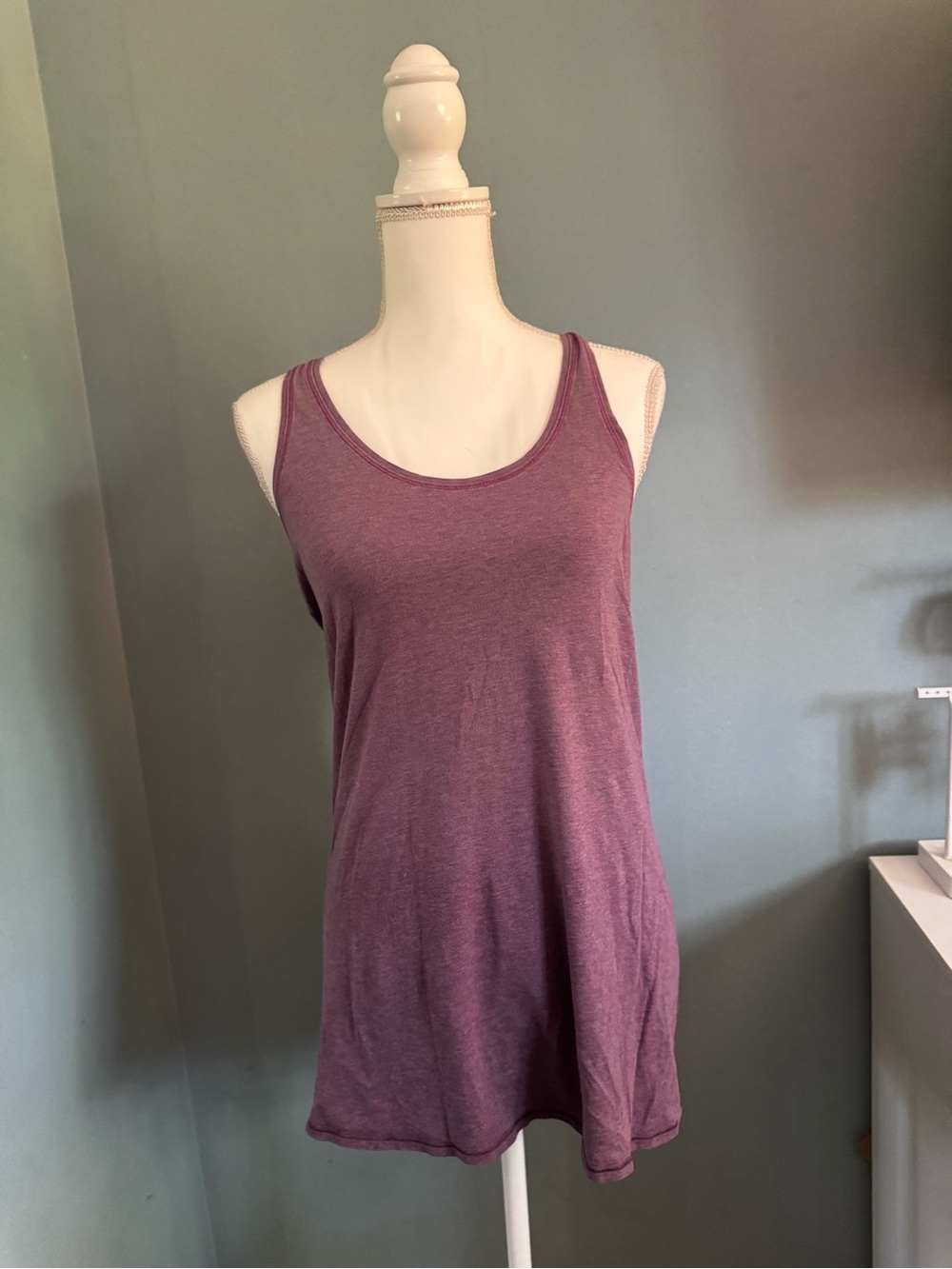 LULULEMON long length tank size 8 wine